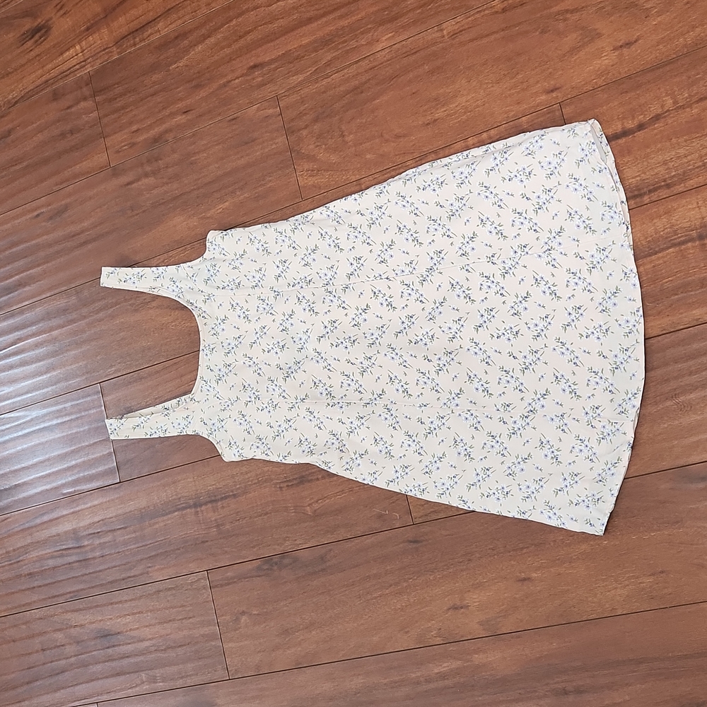 AMERICAN EAGLE SMOCKED MINI DRESS WITH ADJUSTABLE STRAPS KEYHOLE DETAIL ON BACK
